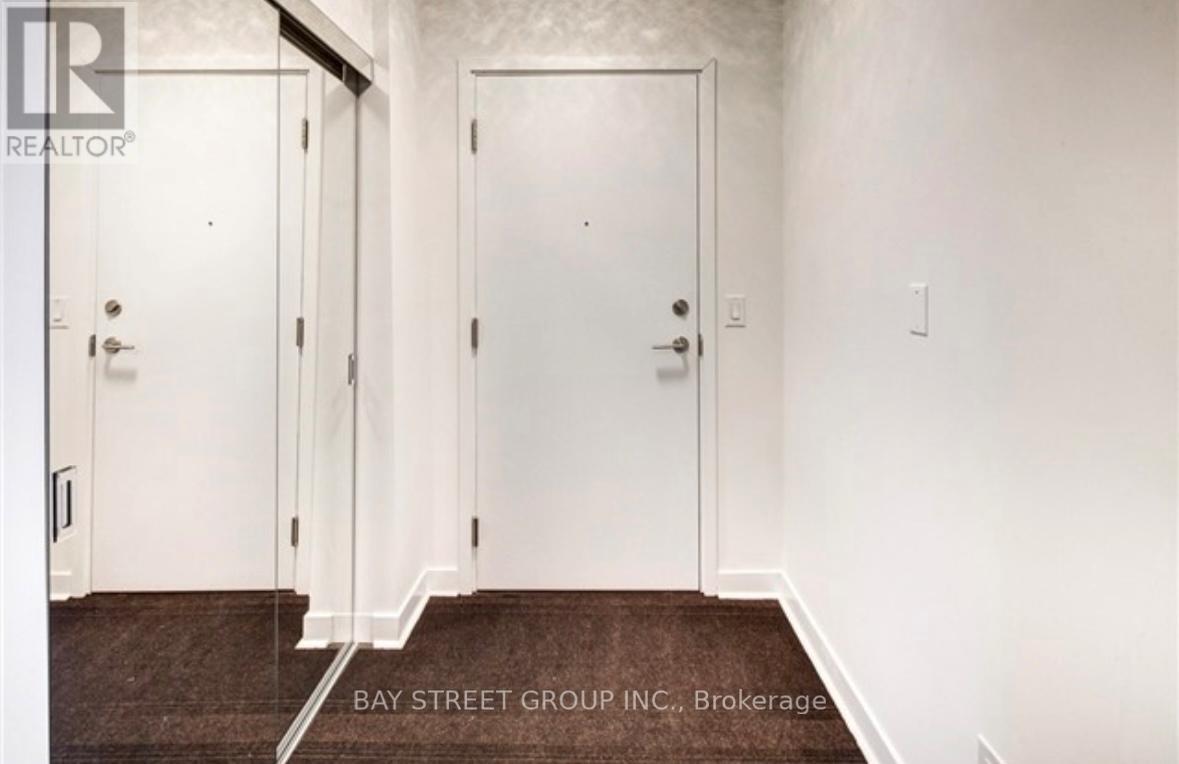 3305 - 295 Adelaide Street W, Toronto, Ontario  M5V 1P7 - Photo 2 - C12832016