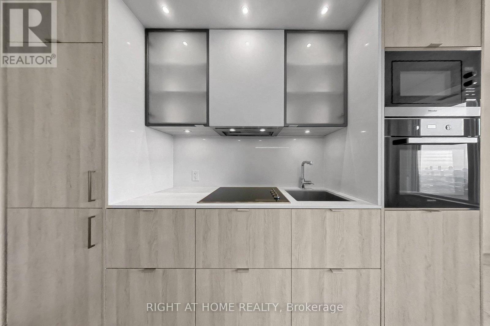 3808 - 11 Yorkville Avenue, Toronto, Ontario  M4W 0B7 - Photo 14 - C12832036