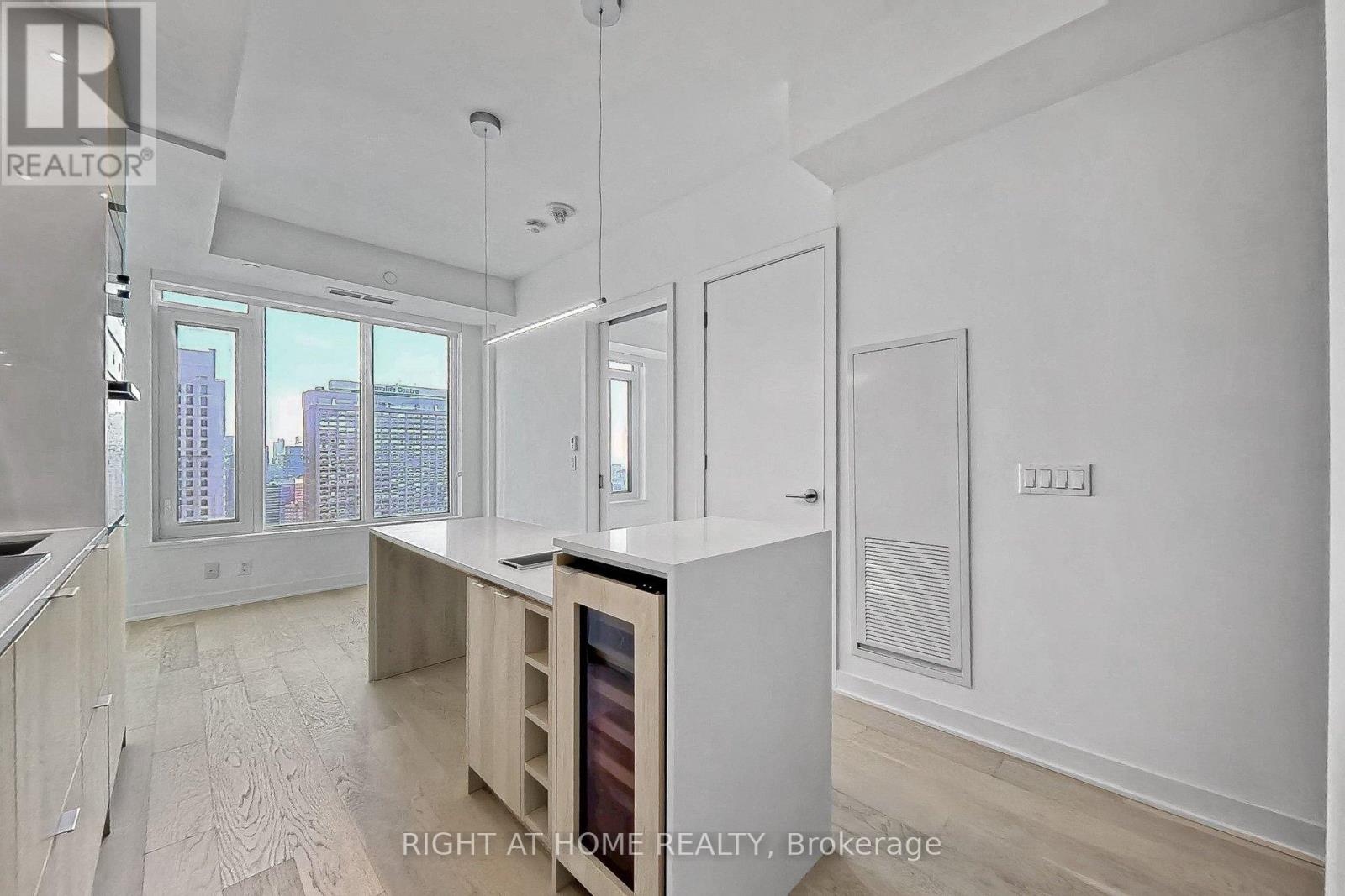 3808 - 11 Yorkville Avenue, Toronto, Ontario  M4W 0B7 - Photo 17 - C12832036