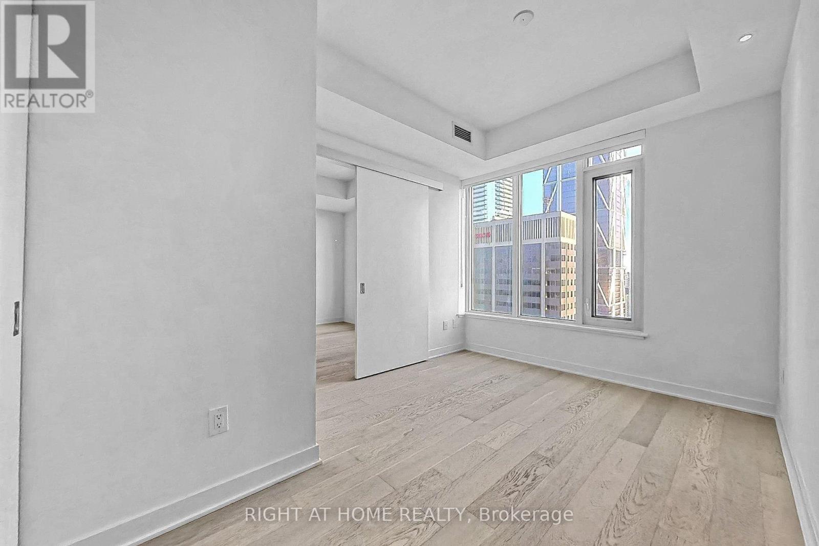 3808 - 11 Yorkville Avenue, Toronto, Ontario  M4W 0B7 - Photo 29 - C12832036