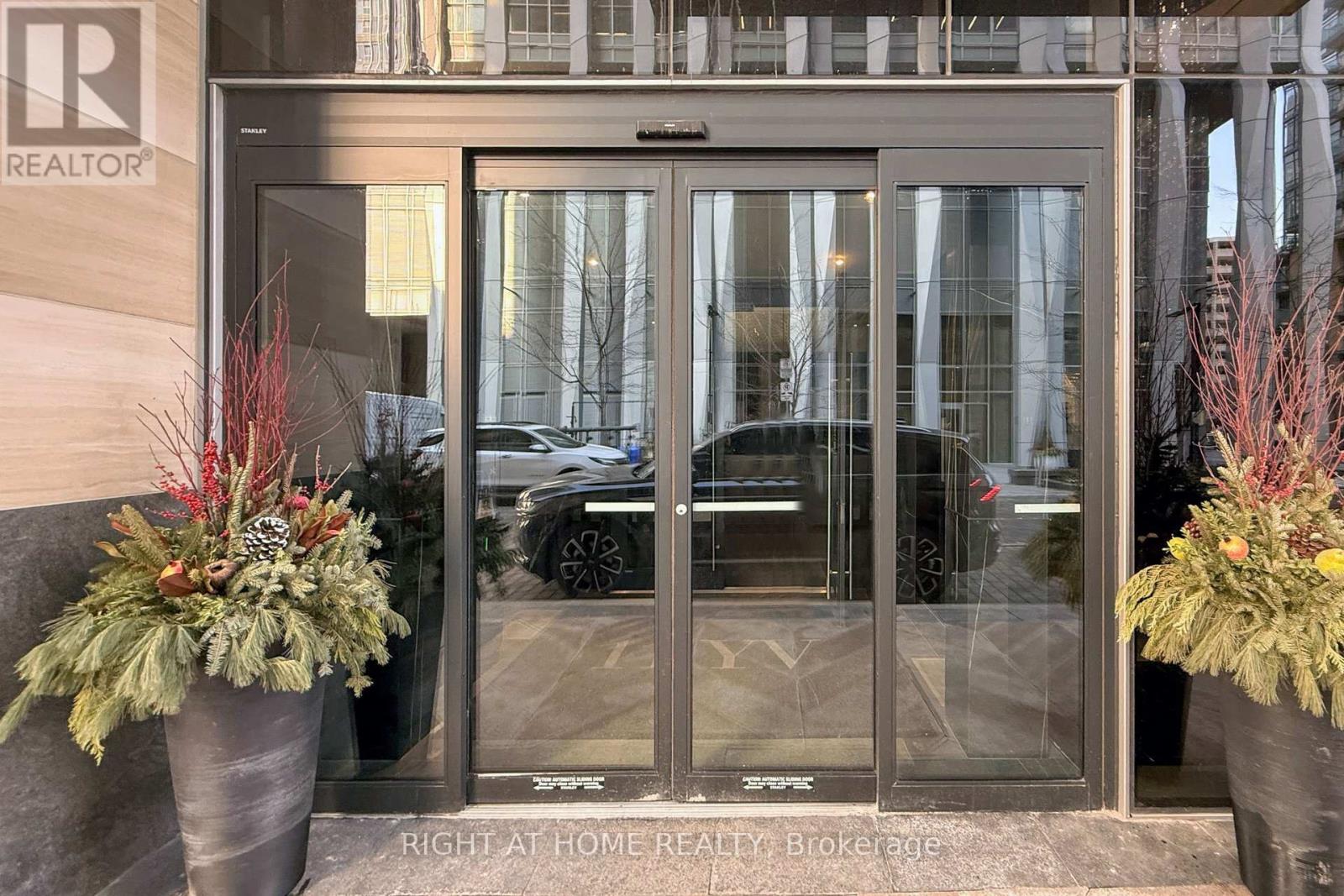 3808 - 11 Yorkville Avenue, Toronto, Ontario  M4W 0B7 - Photo 3 - C12832036