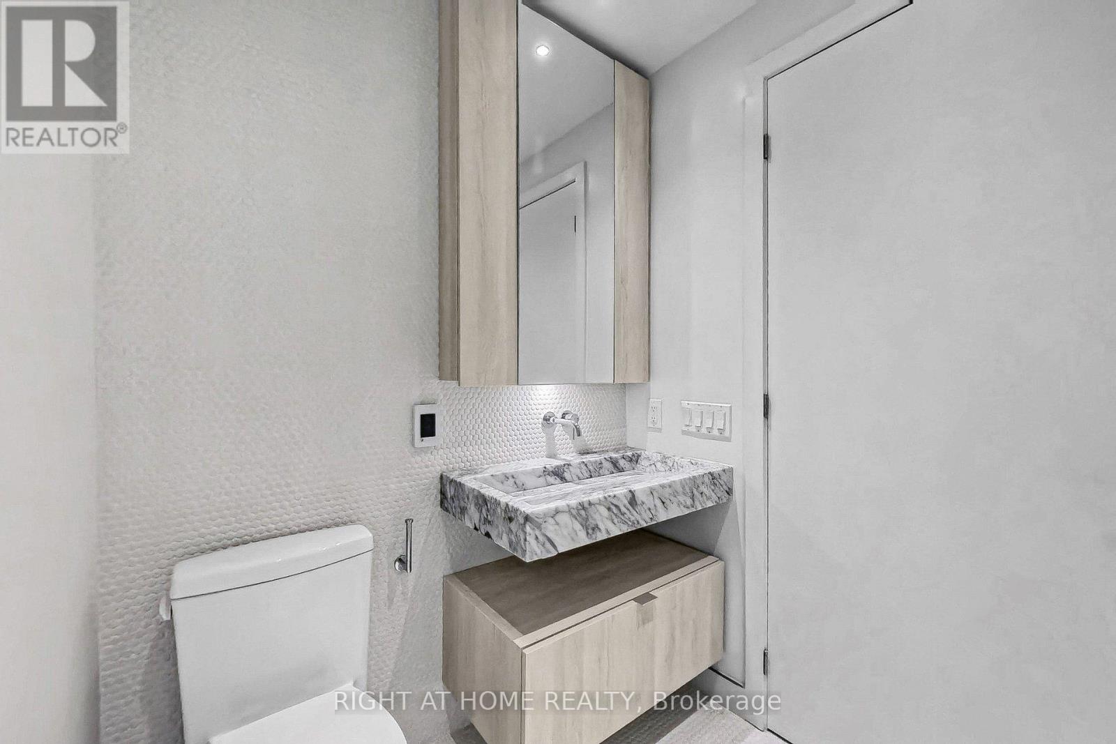 3808 - 11 Yorkville Avenue, Toronto, Ontario  M4W 0B7 - Photo 31 - C12832036