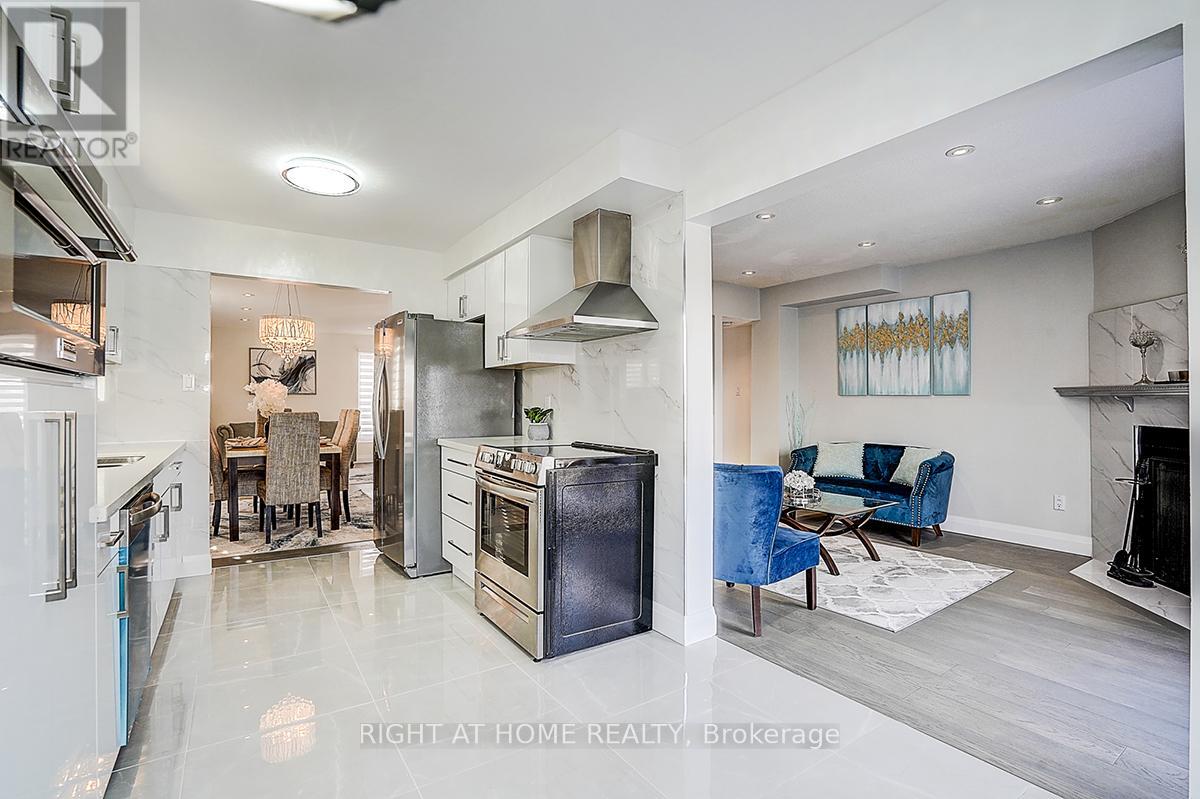 32 Macauley Drive, Markham, Ontario  L3T 5S4 - Photo 11 - N12832048