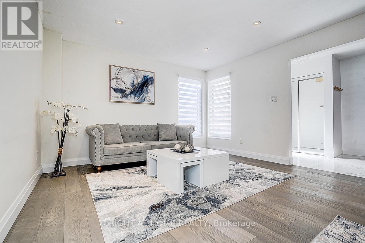 32 Macauley Drive, Markham, Ontario  L3T 5S4 - Photo 4 - N12832048