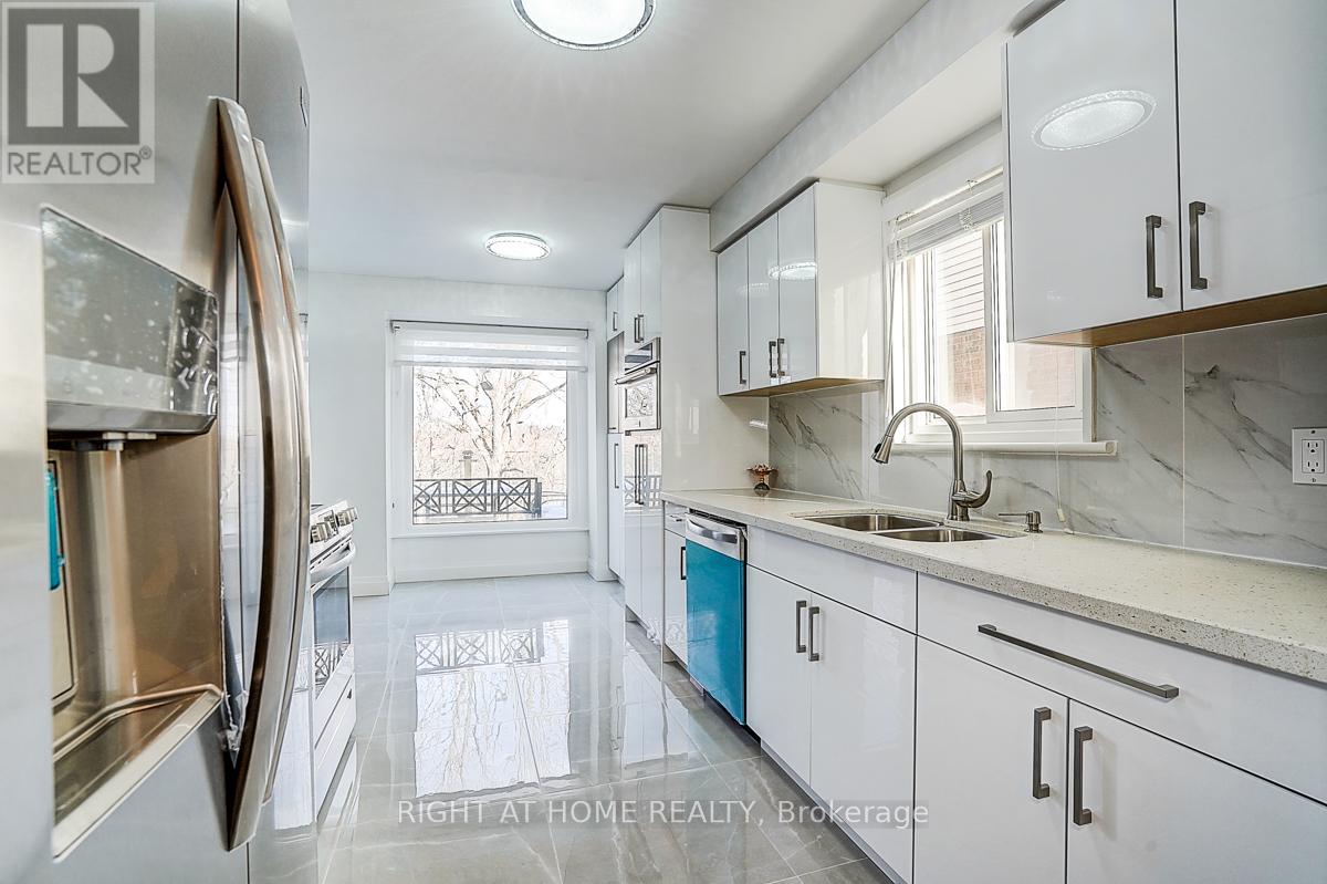 32 Macauley Drive, Markham, Ontario  L3T 5S4 - Photo 8 - N12832048