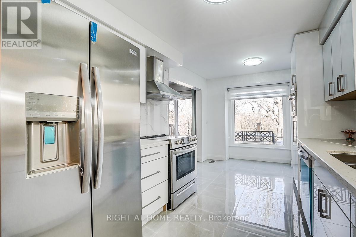 32 Macauley Drive, Markham, Ontario  L3T 5S4 - Photo 9 - N12832048