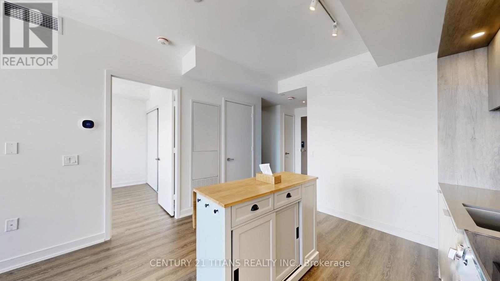 1909 - 448 Burnhamthorpe Road W, Mississauga, Ontario  L5B 0K7 - Photo 11 - W12832050