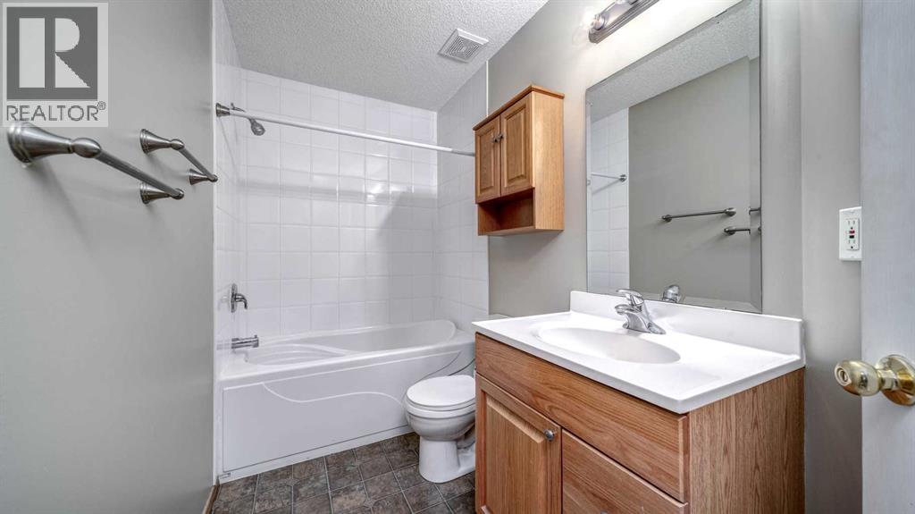 19 Prestwick Pond Terrace Se, Calgary, Alberta  T2Z 3Z7 - Photo 30 - A2287213