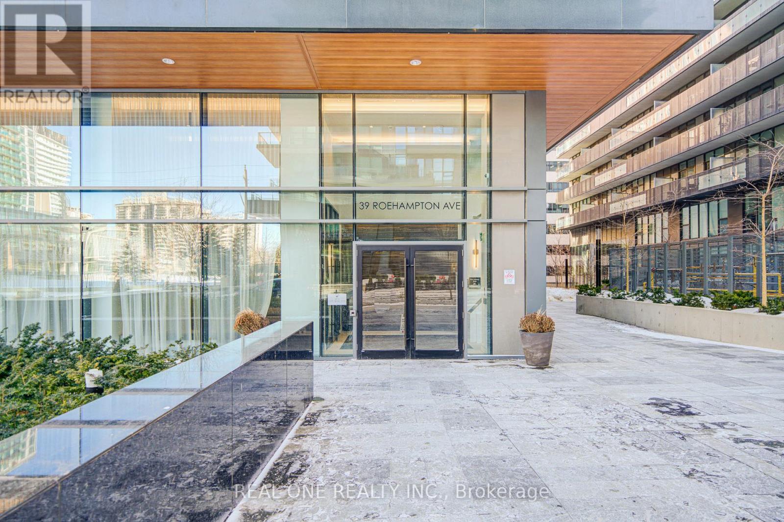 4002 - 39 Roehampton Avenue, Toronto, Ontario  M4P 0G1 - Photo 2 - C12830442