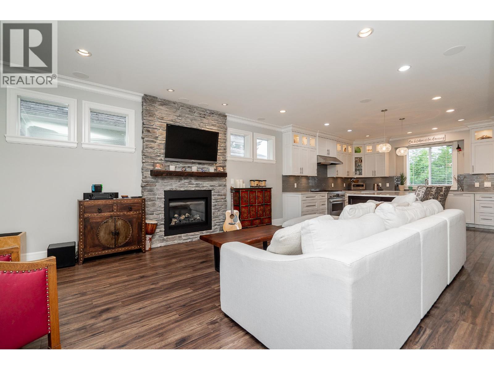 374 Simpson Street, New Westminster, British Columbia V3L 3J9 - Photo 4 - R3090780