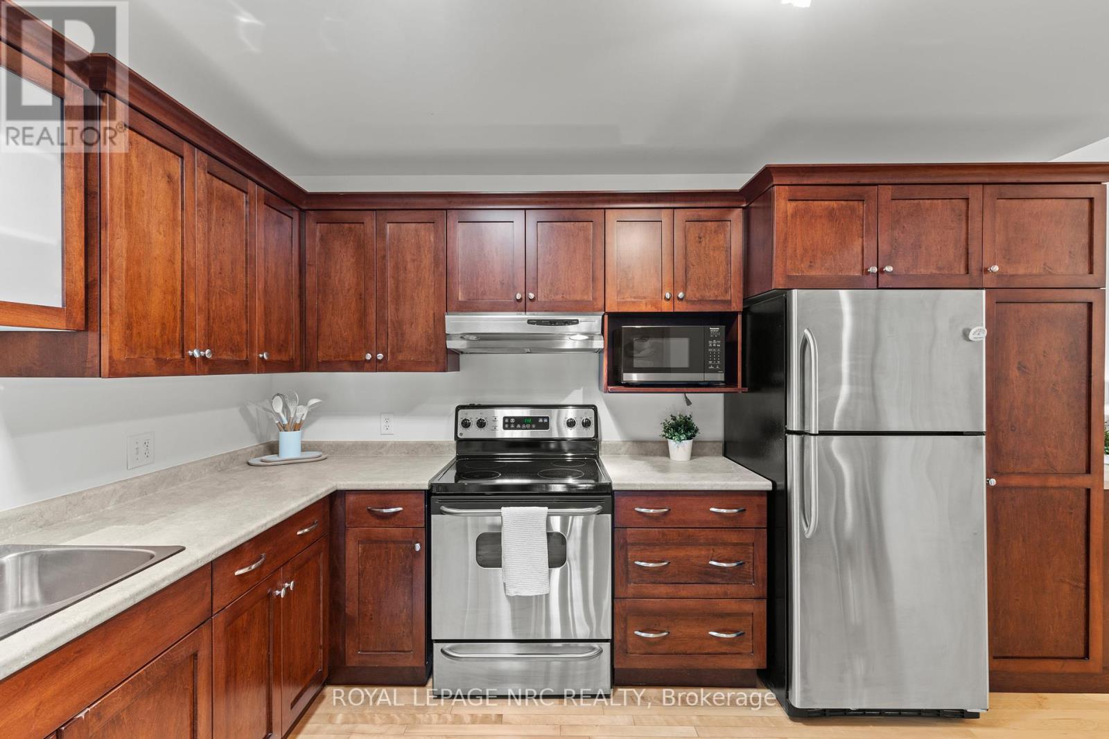 14 Hope Avenue W, Niagara-On-The-Lake, Ontario  L0S 1T0 - Photo 8 - X12832054