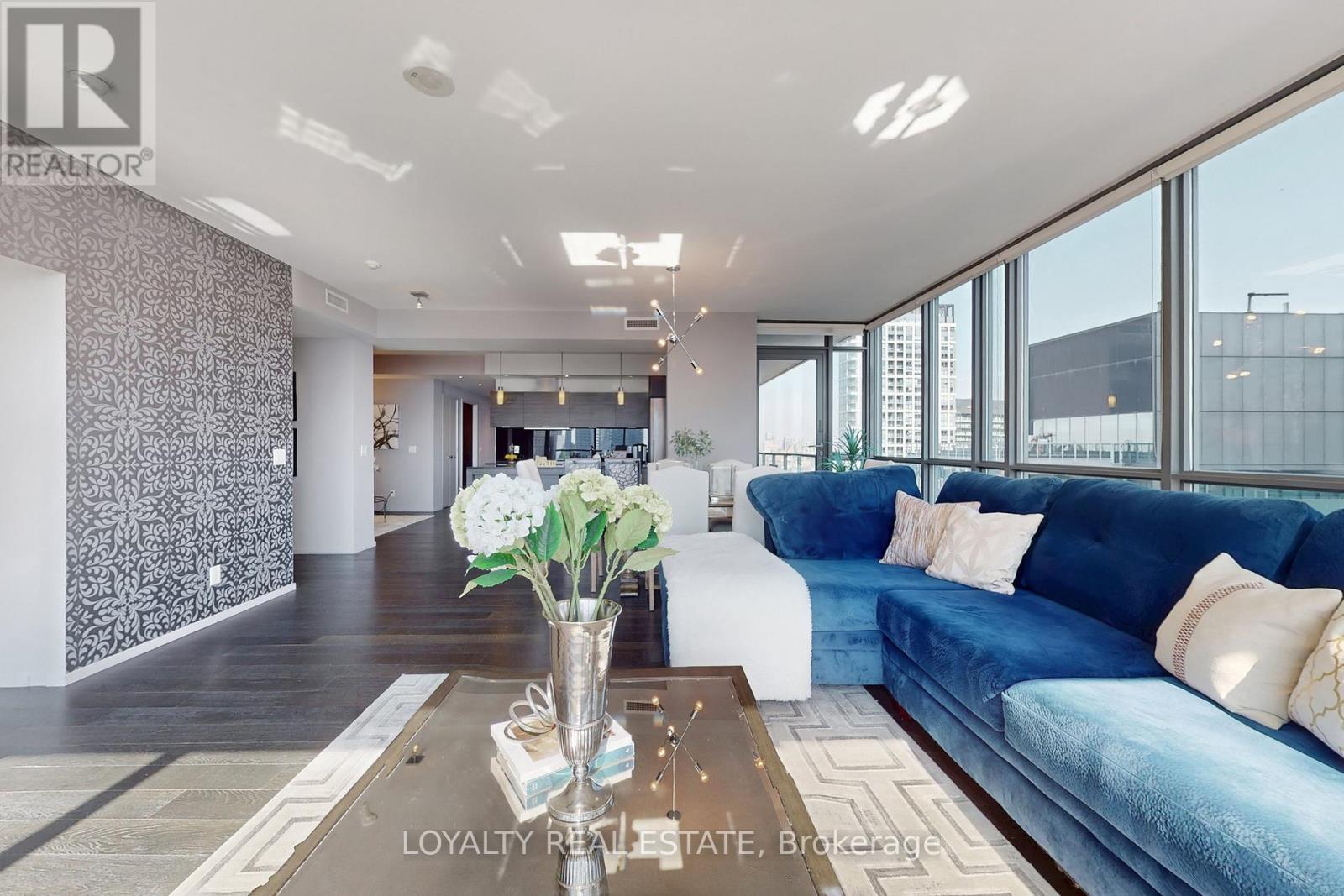 3305 - 8 Charlotte Street, Toronto, Ontario  M5V 0K4 - Photo 10 - C12832056