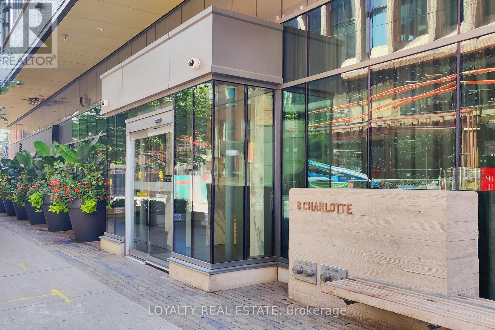 3305 - 8 Charlotte Street, Toronto, Ontario  M5V 0K4 - Photo 3 - C12832056