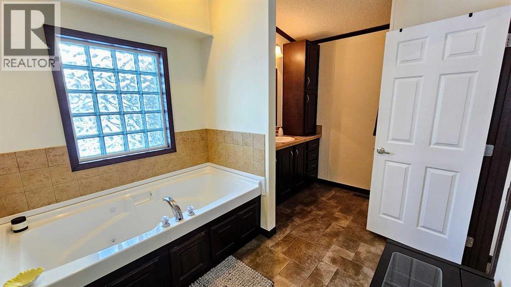 205 4 Street Nw, Sundre, Alberta  T0M 1X0 - Photo 36 - A2288444