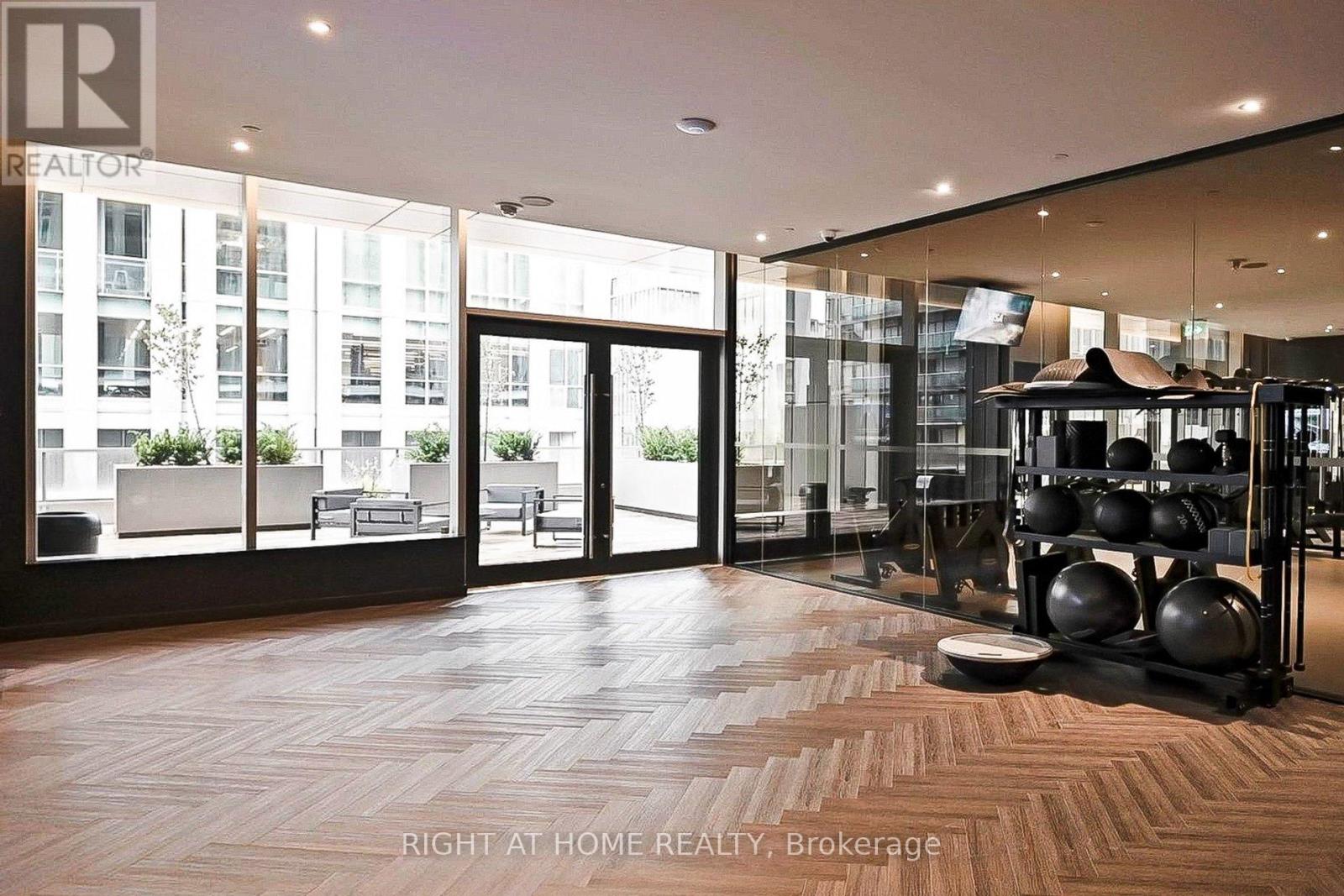 3808 - 11 Yorkville Avenue, Toronto, Ontario  M4W 0B7 - Photo 36 - C12832036