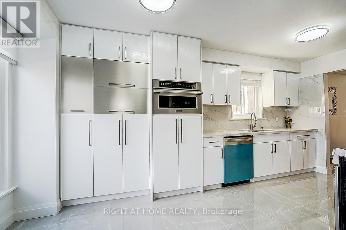 32 Macauley Drive, Markham, Ontario  L3T 5S4 - Photo 12 - N12832048