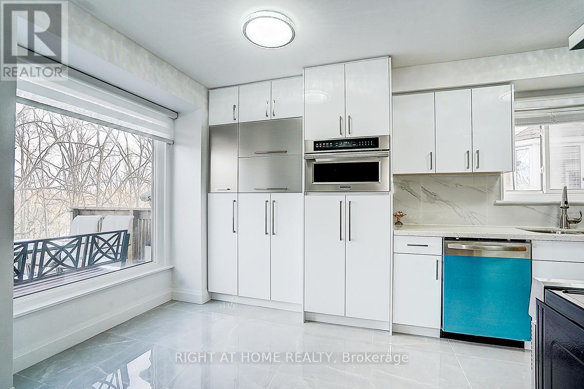 32 Macauley Drive, Markham, Ontario  L3T 5S4 - Photo 13 - N12832048