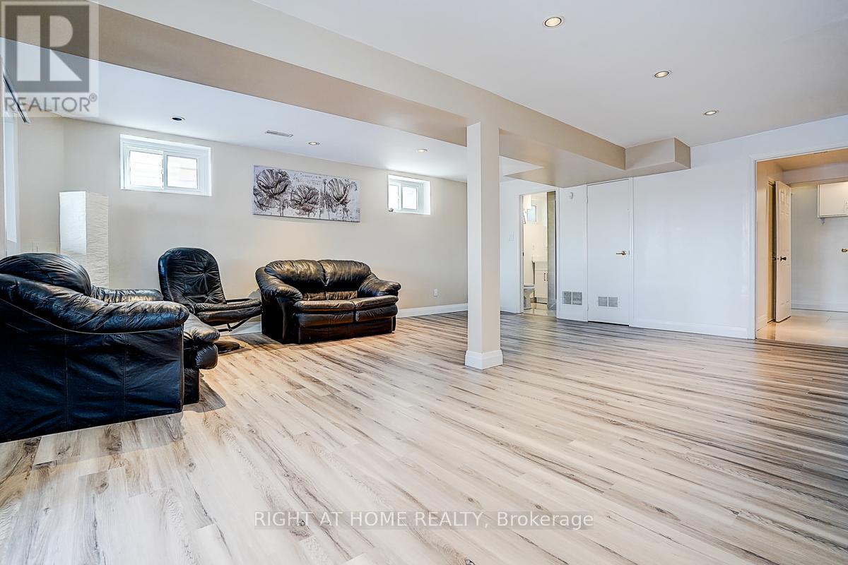 32 Macauley Drive, Markham, Ontario  L3T 5S4 - Photo 30 - N12832048