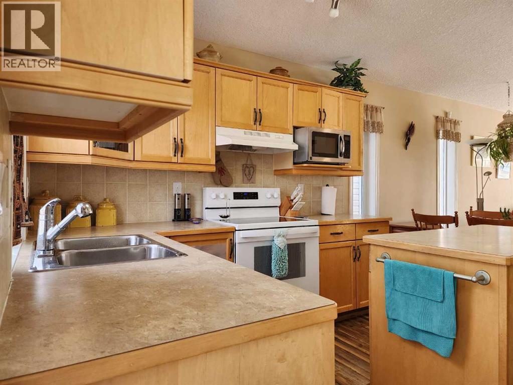 52 Squamish Crescent W, Lethbridge, Alberta  T1J 7Y9 - Photo 11 - A2288675