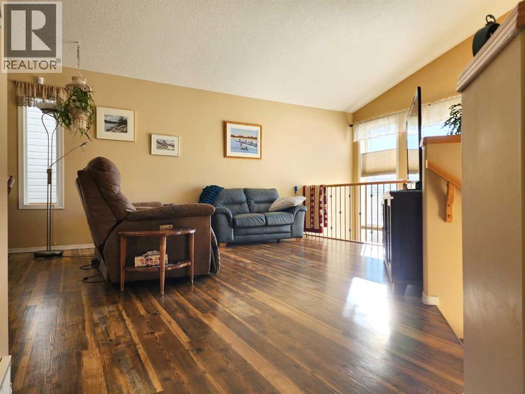 52 Squamish Crescent W, Lethbridge, Alberta  T1J 7Y9 - Photo 5 - A2288675