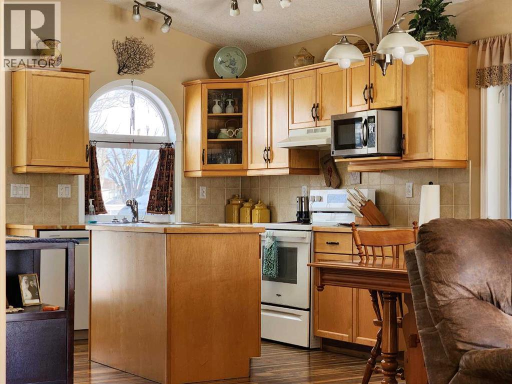 52 Squamish Crescent W, Lethbridge, Alberta  T1J 7Y9 - Photo 7 - A2288675