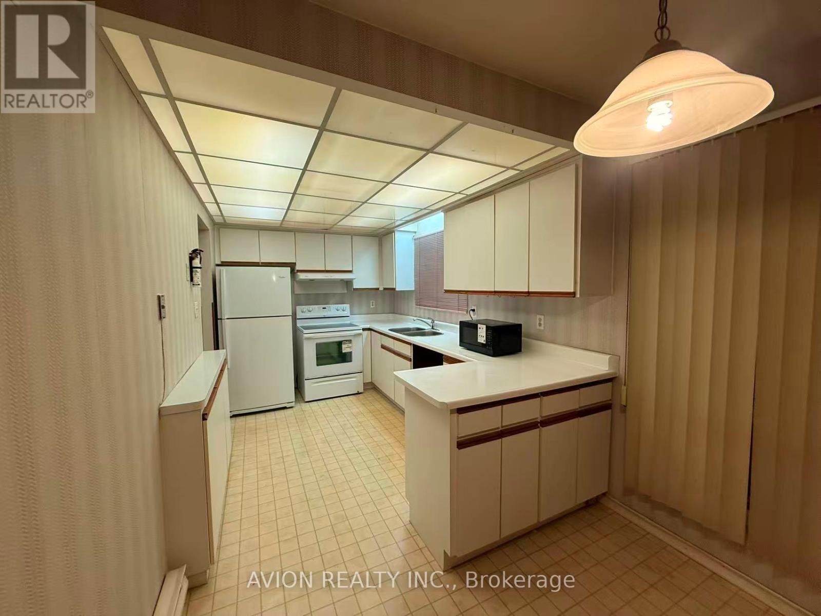 81 Clancy Drive, Toronto, Ontario  M2J 2V7 - Photo 6 - C12832072