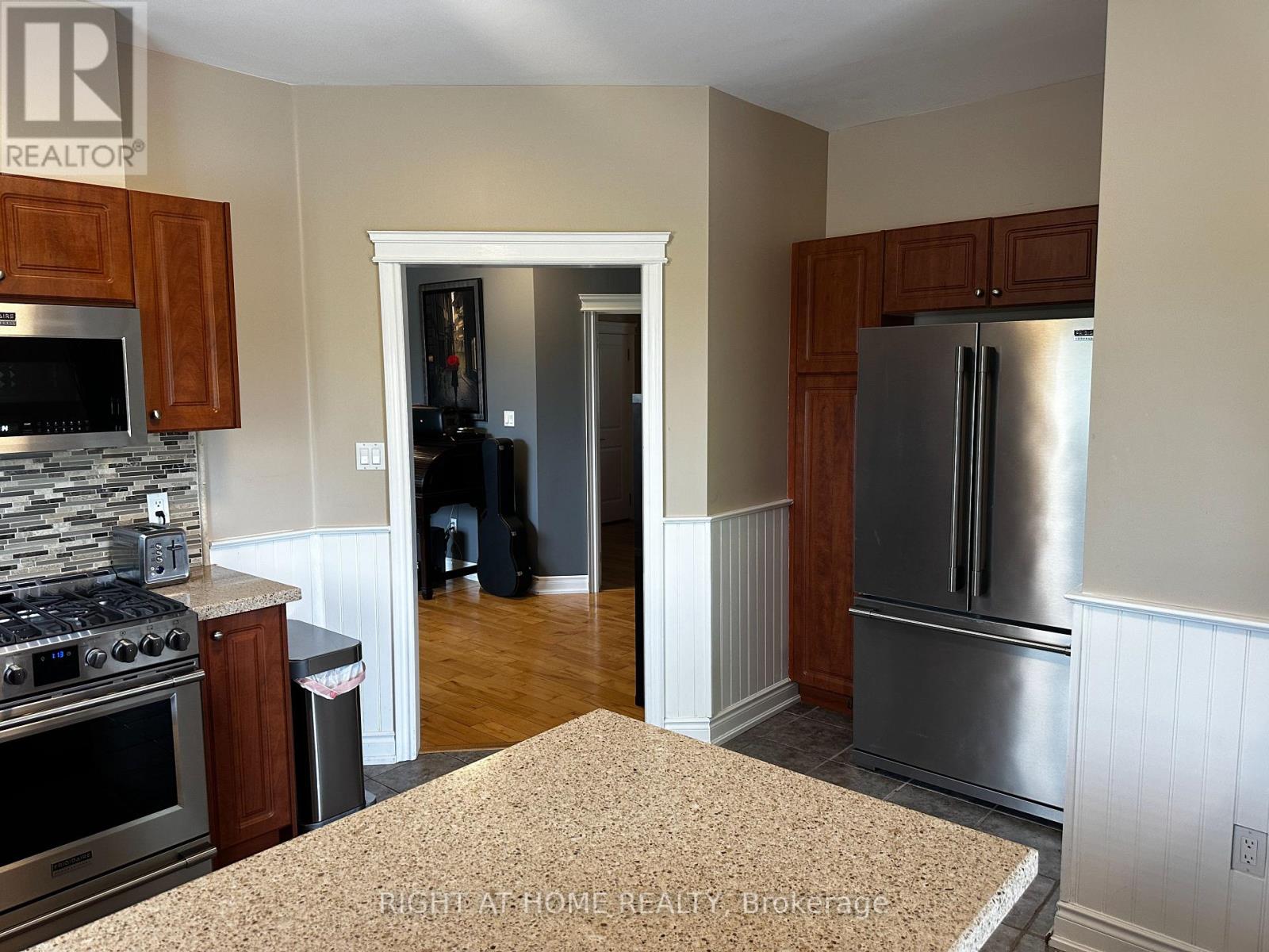 109 Livia Herman Way, Barrie (East Bayfield), Ontario  L4M 7K5 - Photo 4 - S12832076