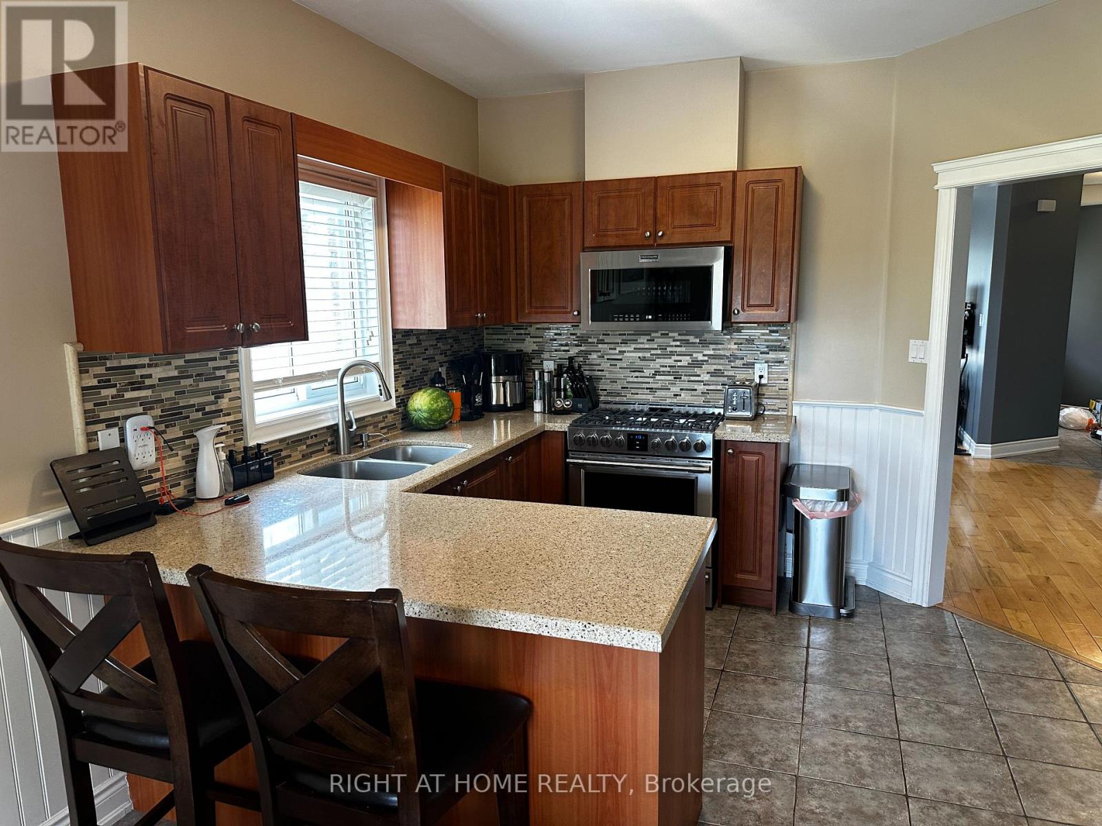 109 Livia Herman Way, Barrie (East Bayfield), Ontario  L4M 7K5 - Photo 5 - S12832076