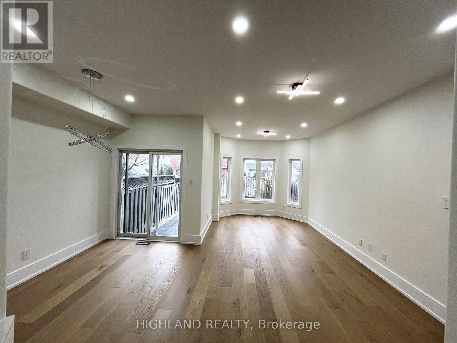 916 Golden Farmer Way, Mississauga, Ontario  L5W 1B4 - Photo 6 - W12832094