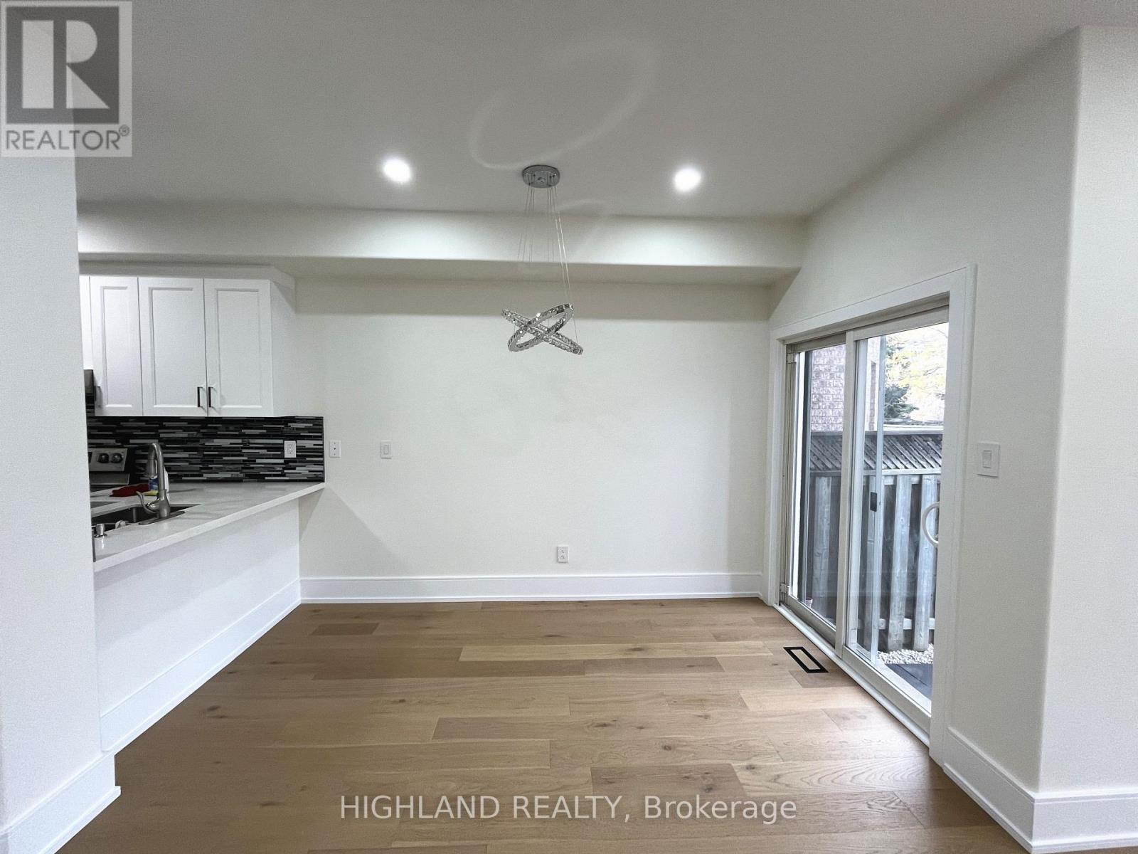 916 Golden Farmer Way, Mississauga, Ontario  L5W 1B4 - Photo 7 - W12832094