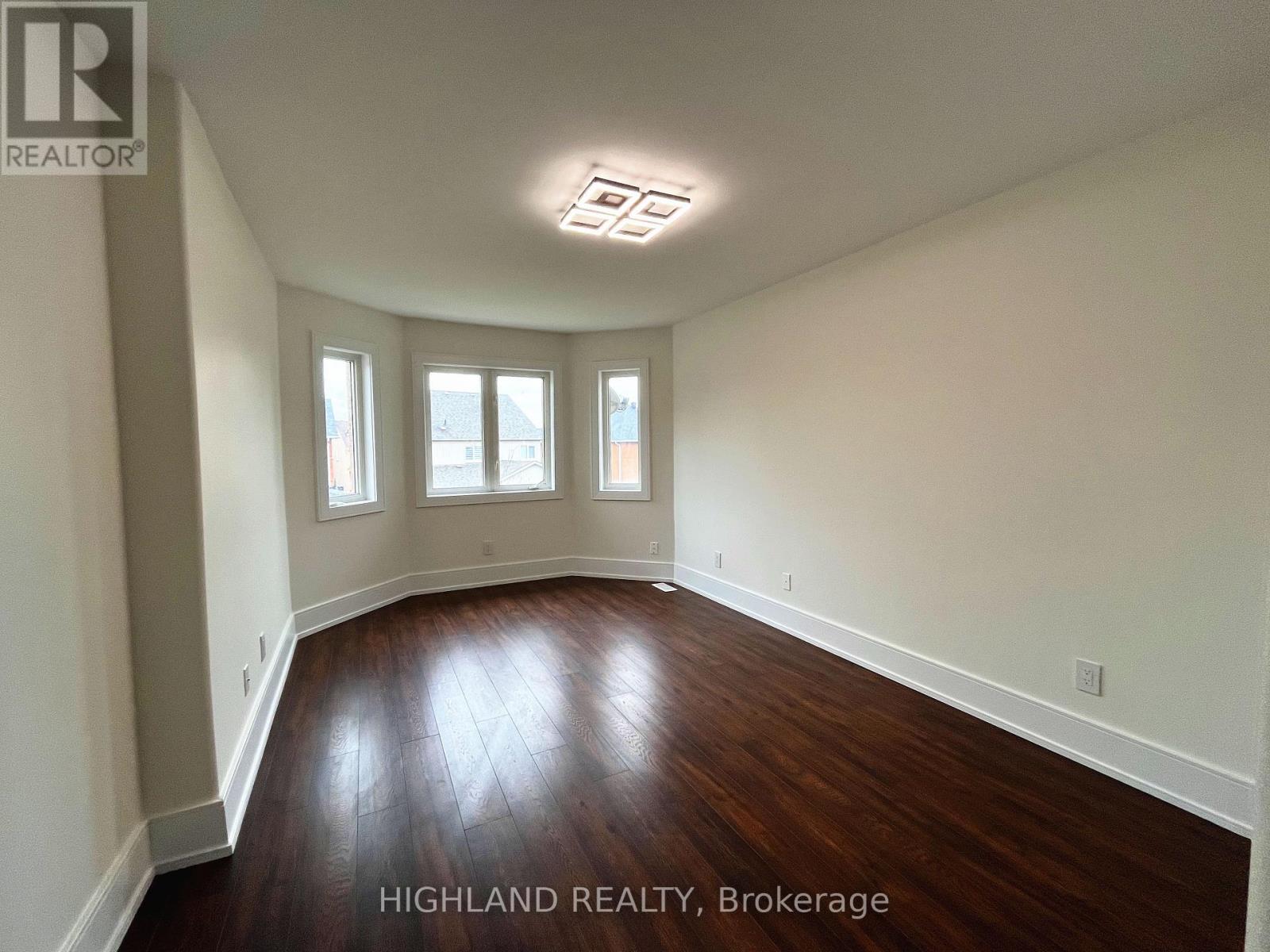 916 Golden Farmer Way, Mississauga, Ontario  L5W 1B4 - Photo 9 - W12832094