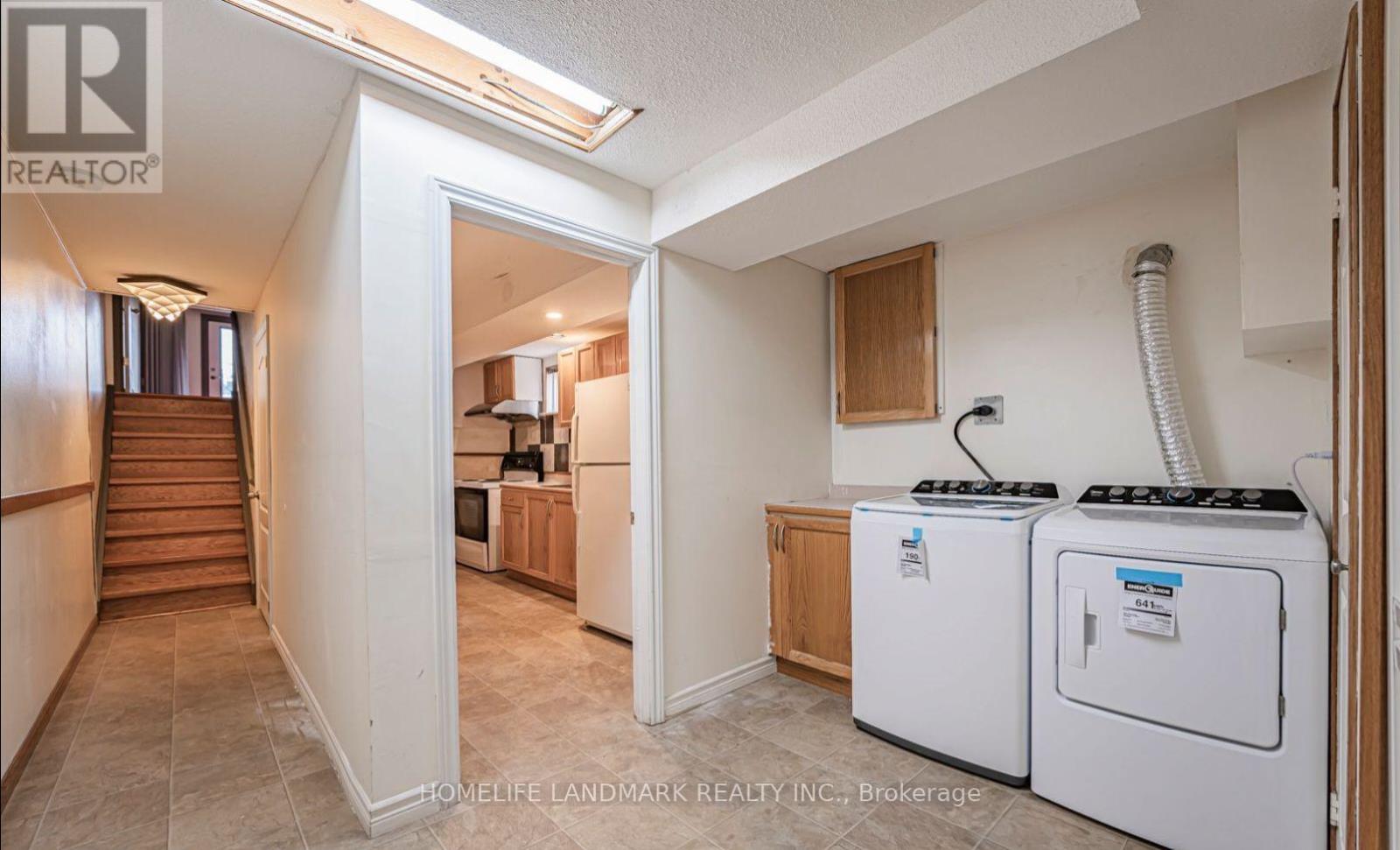 2797b Windjammer Road, Mississauga, Ontario  L5L 1T4 - Photo 3 - W12832100