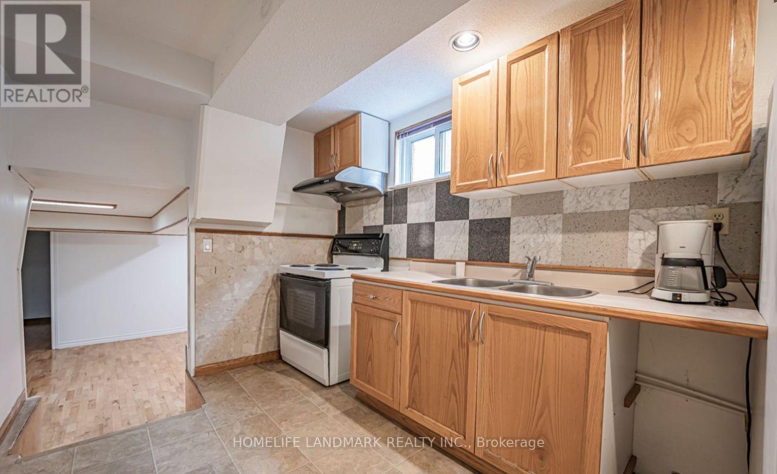 2797b Windjammer Road, Mississauga, Ontario  L5L 1T4 - Photo 4 - W12832100