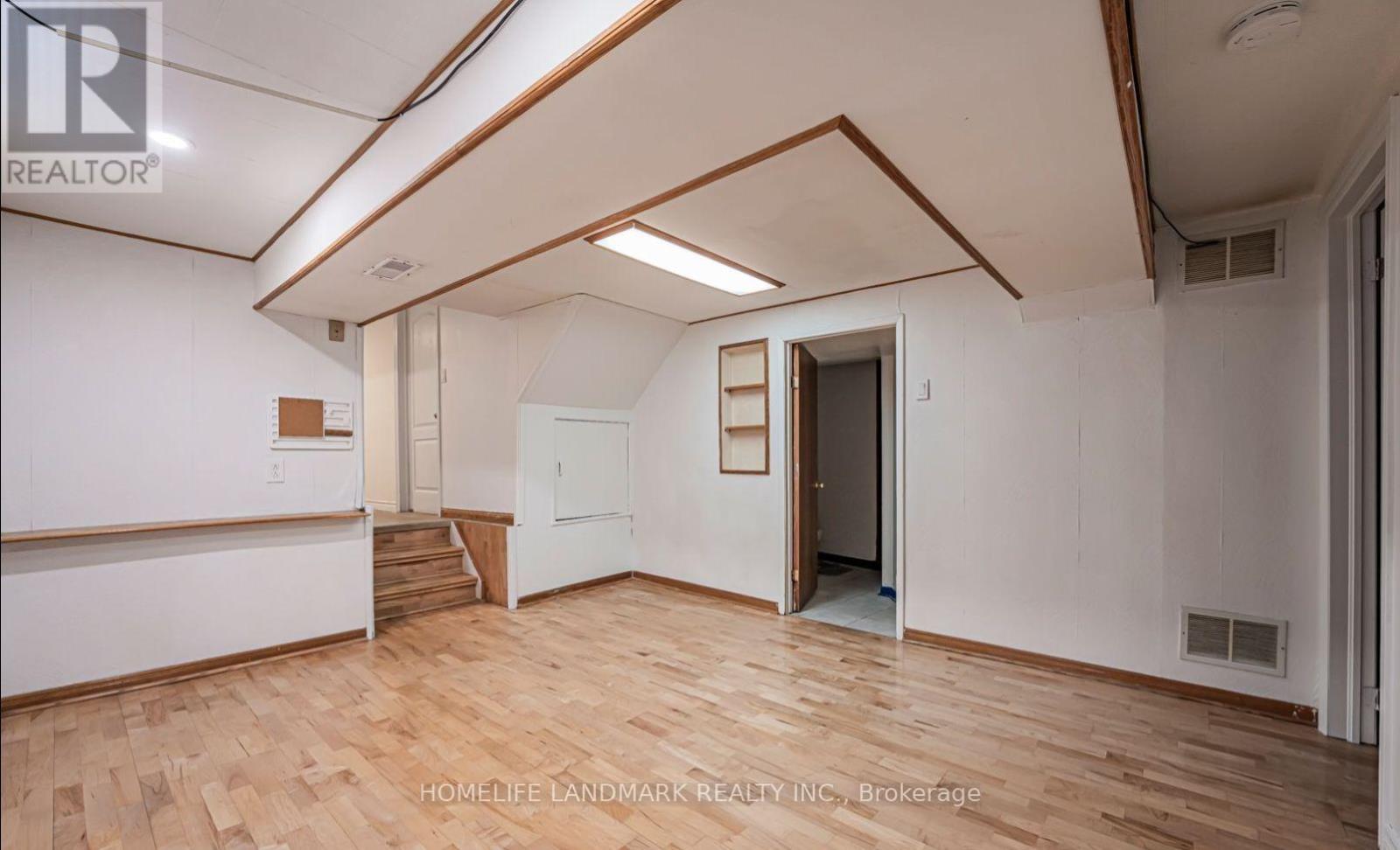 2797b Windjammer Road, Mississauga, Ontario  L5L 1T4 - Photo 5 - W12832100