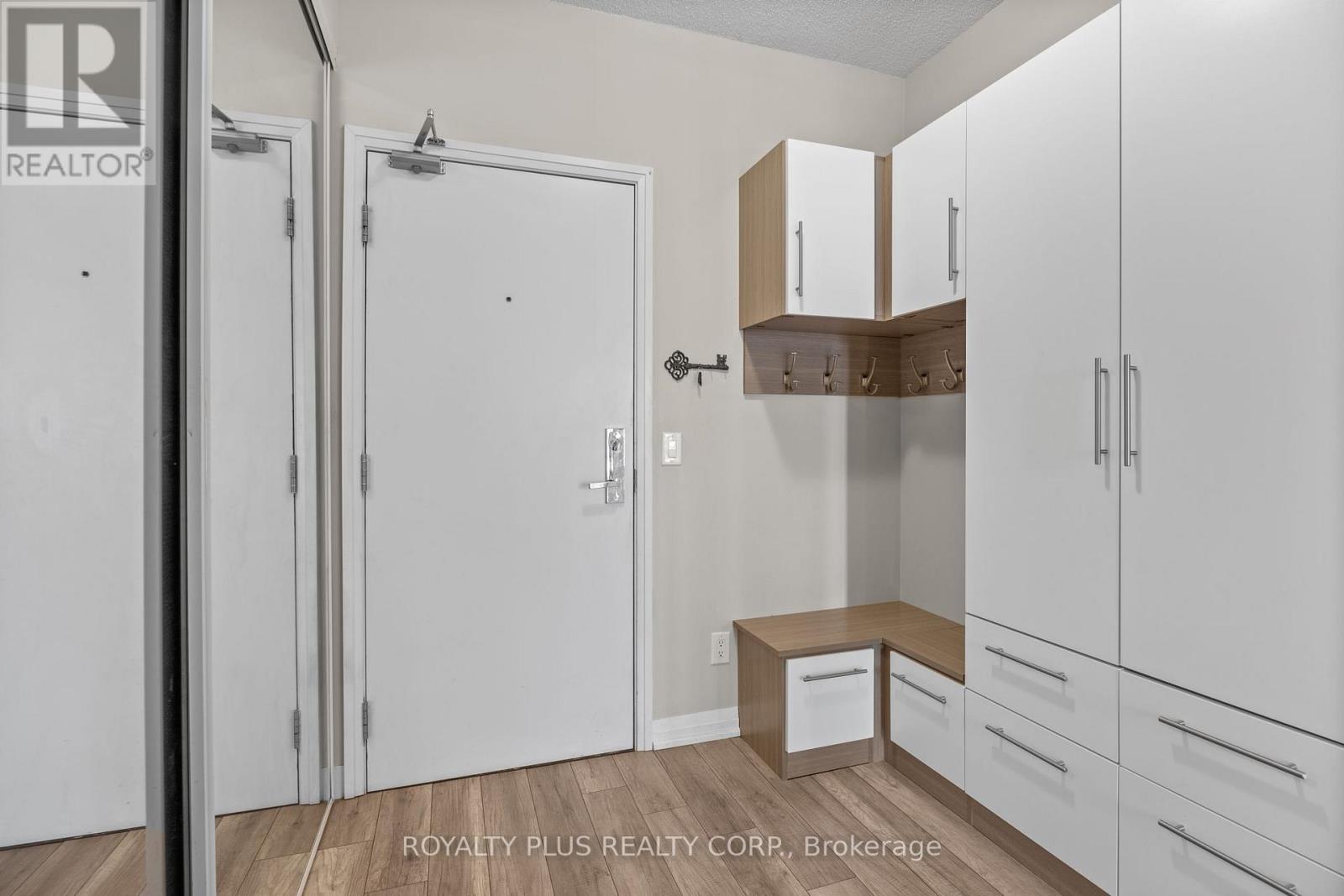 2109 - 59 Annie Craig Drive, Toronto, Ontario  M8V 0C4 - Photo 4 - W12832102