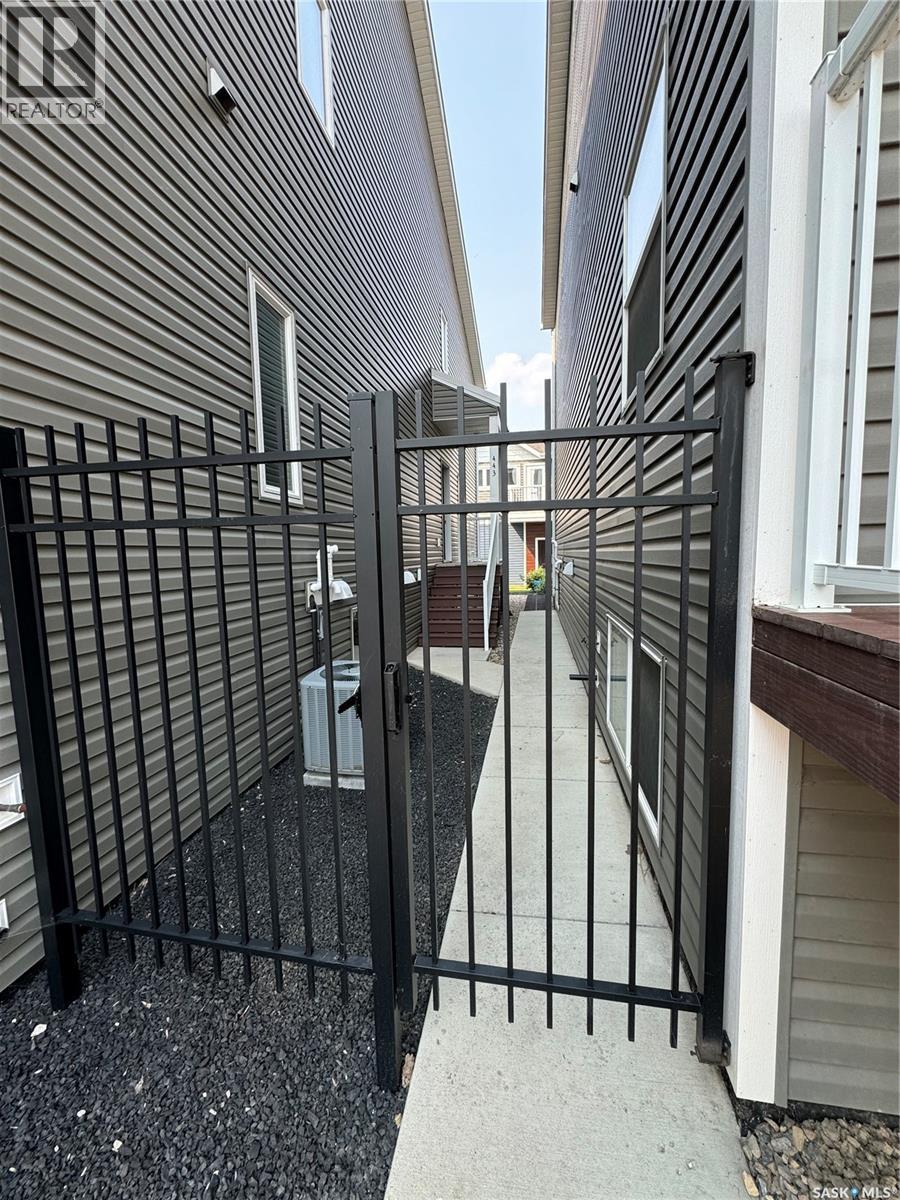 443 L Avenue S, Saskatoon, Saskatchewan  S7M 5Y6 - Photo 2 - SK029438