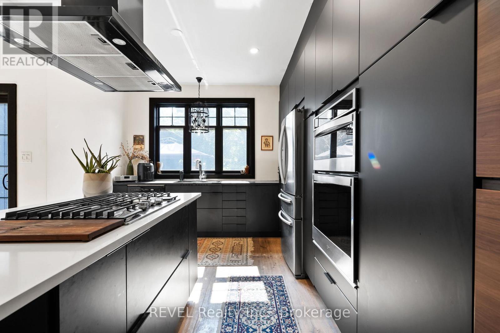 335 Helena Street, Fort Erie, Ontario  L2A 4J7 - Photo 9 - X12832112