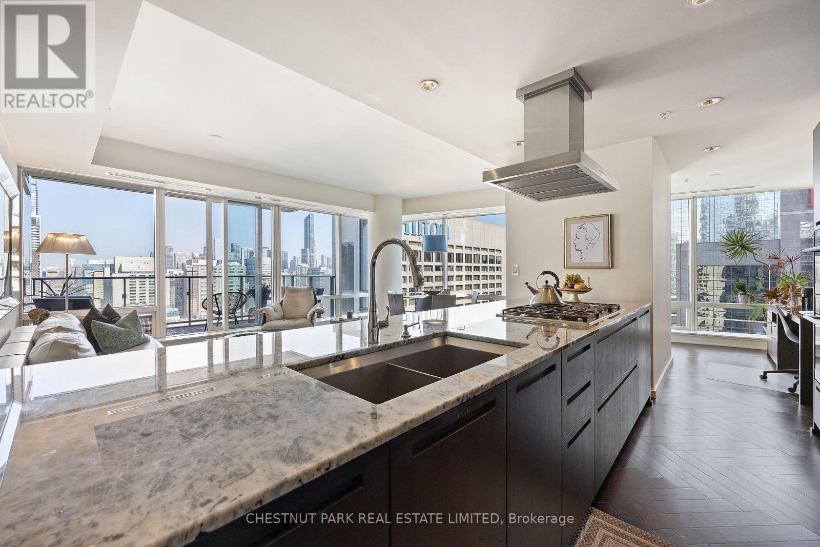 3006 - 180 University Avenue, Toronto, Ontario  M5H 0A2 - Photo 8 - C12832110