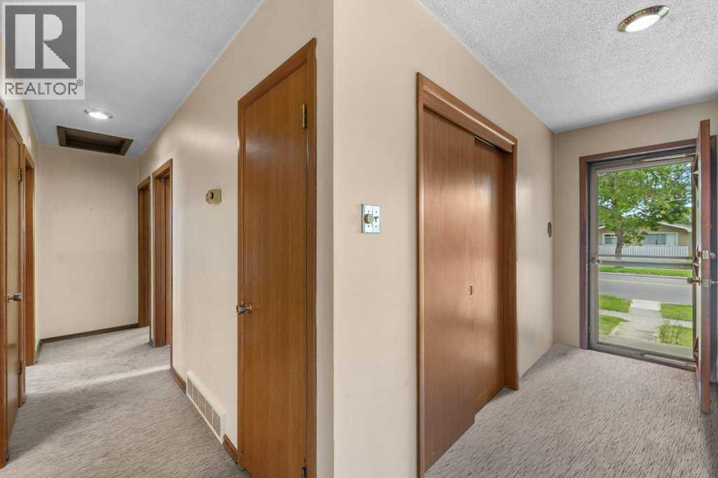 4207 Brisebois Drive Nw, Calgary, Alberta  T2L 2G1 - Photo 10 - A2259275