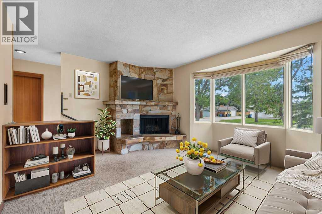 4207 Brisebois Drive Nw, Calgary, Alberta  T2L 2G1 - Photo 3 - A2259275