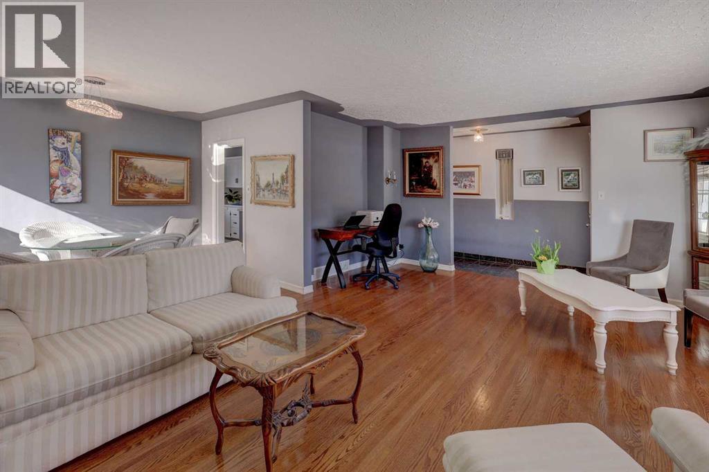 1307 Windsor Street Nw, Calgary, Alberta  T2N 3X2 - Photo 5 - A2289667