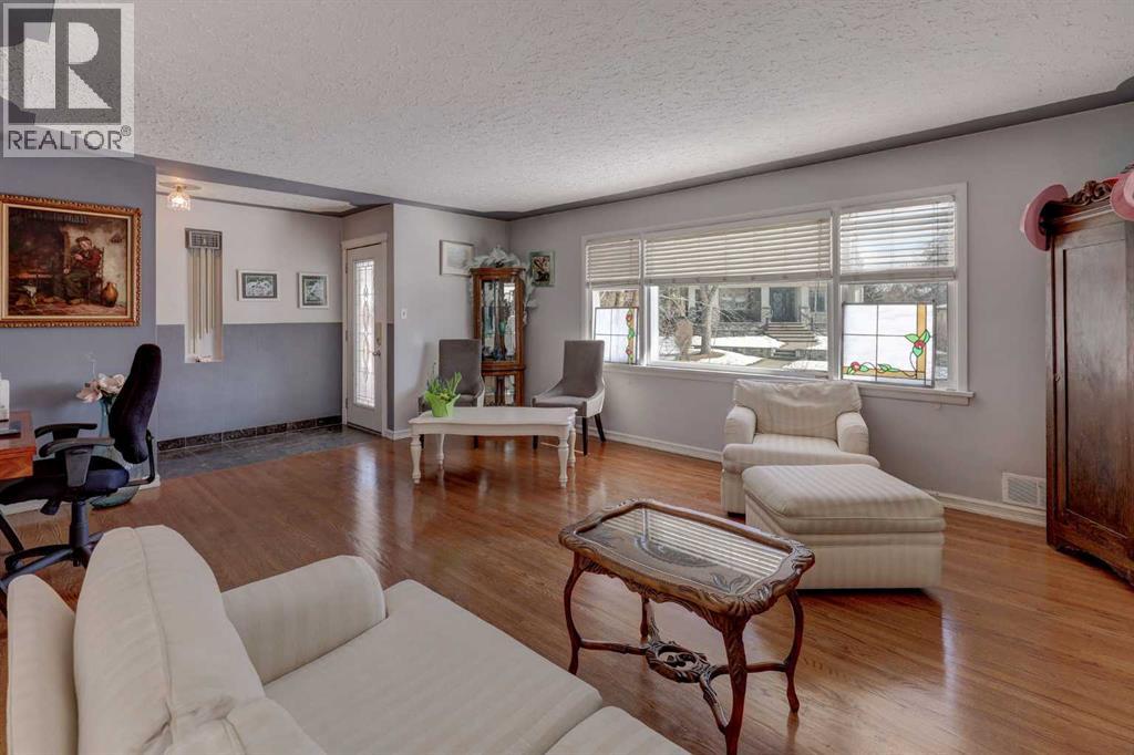 1307 Windsor Street Nw, Calgary, Alberta  T2N 3X2 - Photo 6 - A2289667