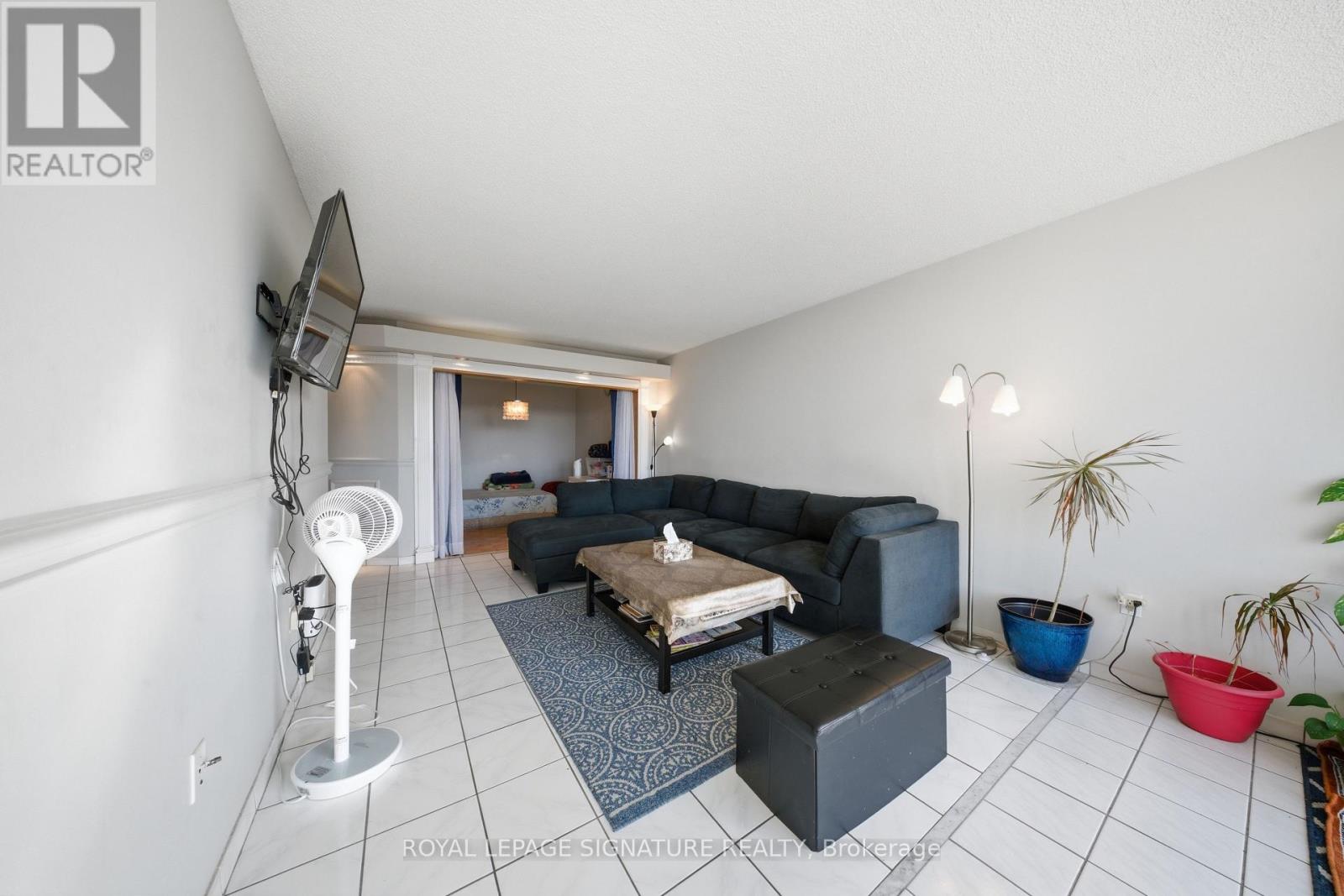 1906 - 3 Rowntree Road, Toronto, Ontario  M9V 5G8 - Photo 6 - W12832134