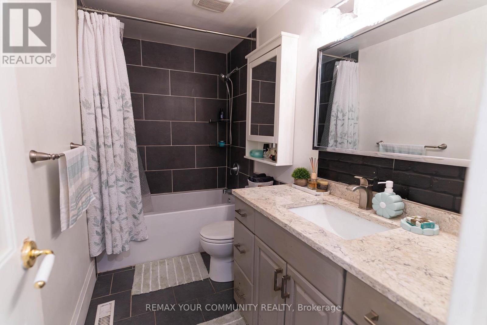 Main - 692 Down Crescent, Oshawa, Ontario  L1H 7Y1 - Photo 10 - E12831622