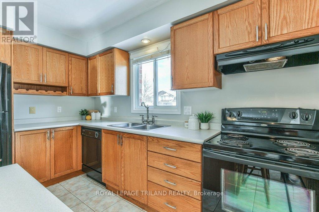 39 Bellrock Crescent, London East, Ontario  N5V 4M6 - Photo 10 - X12832144