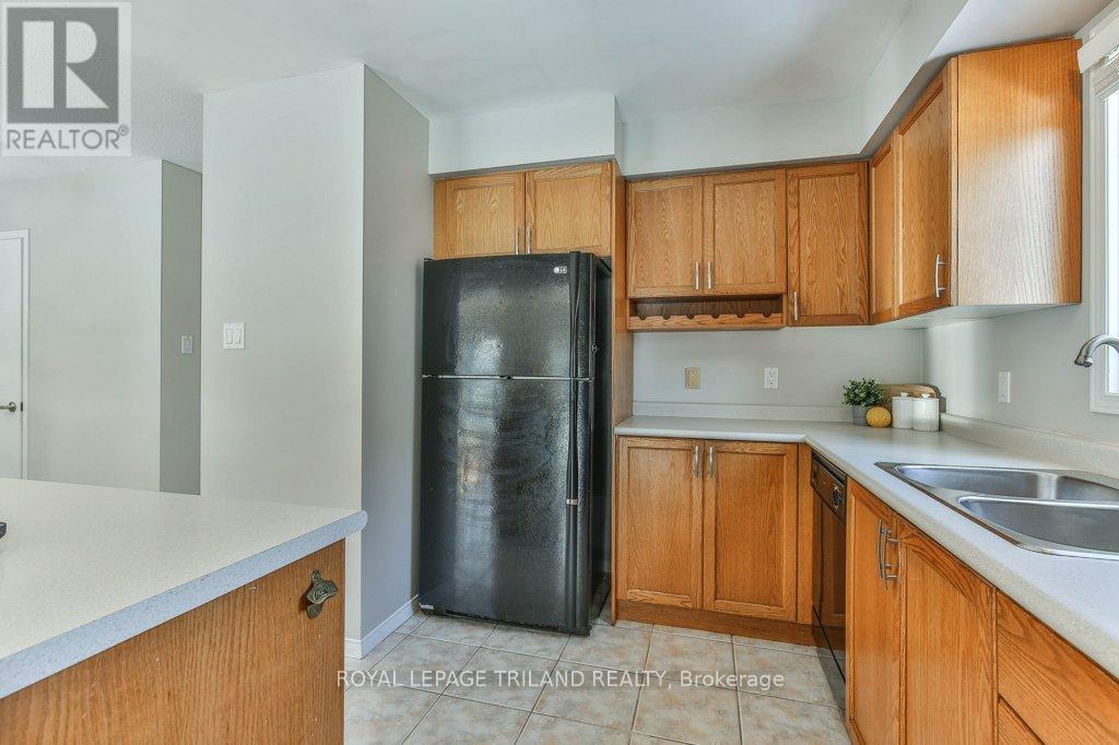 39 Bellrock Crescent, London East, Ontario  N5V 4M6 - Photo 11 - X12832144