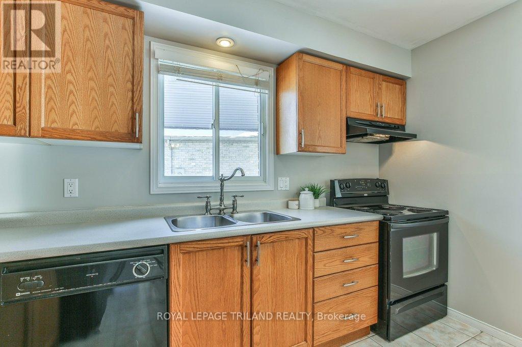 39 Bellrock Crescent, London East, Ontario  N5V 4M6 - Photo 12 - X12832144