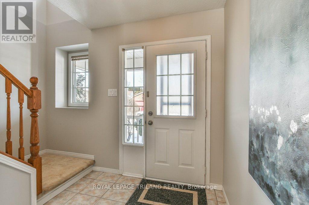 39 Bellrock Crescent, London East, Ontario  N5V 4M6 - Photo 6 - X12832144