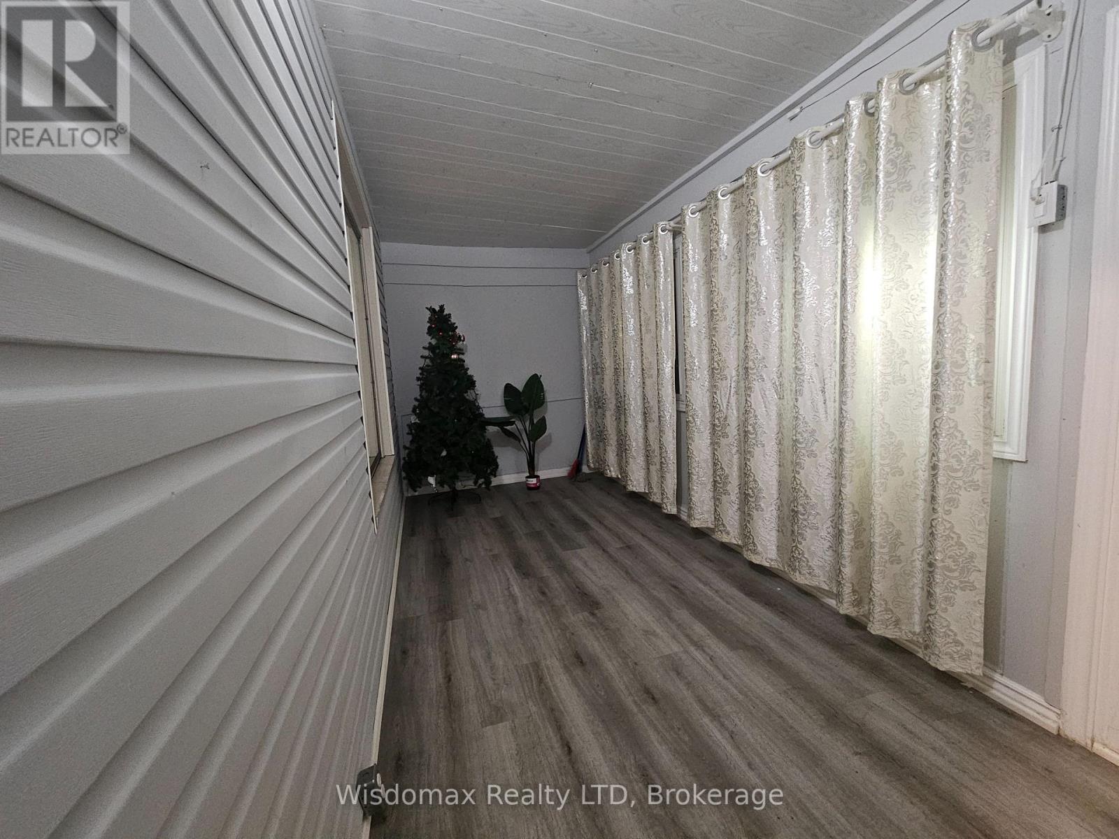 4466 Fourth Avenue, Niagara Falls, Ontario  L2E 4N3 - Photo 2 - X12832184