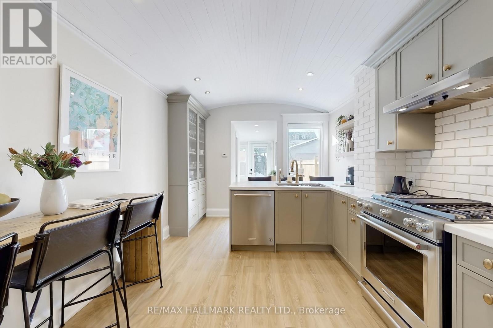 72 Hastings Avenue, Toronto, Ontario  M4L 2L2 - Photo 10 - E12832190